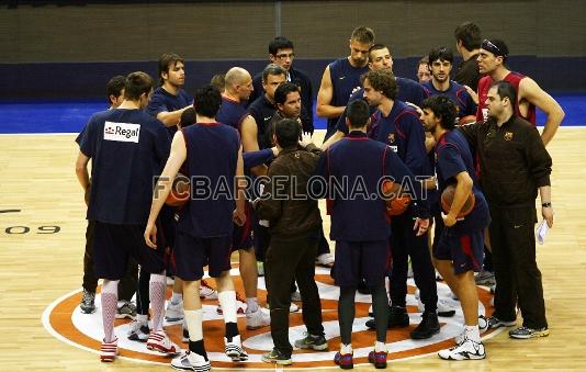 L'equip al centre de la pista.