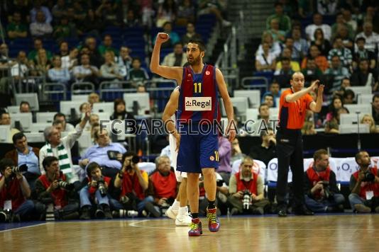 Navarro celebra una de les cistelles de l'equip.