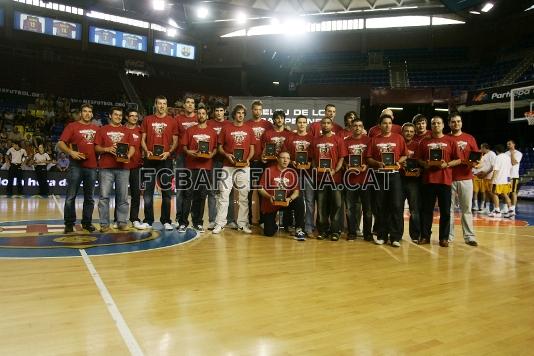 Abans del matx, el Regal Bara ha rebut el rellotge de campions de l'ACB.