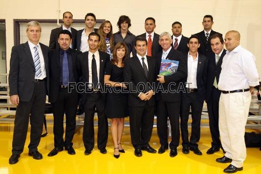 La Penya Blaugrana de Califrnia va visitar la comitiva barcelonista al Toyota Sports Center.