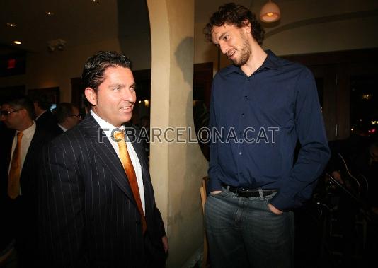 Gasol y Xavi Pascual dialogaron unos instantes.