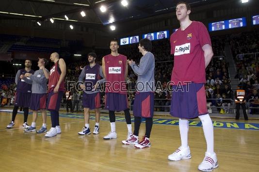 Los jugadores han salido uno por uno al Palau. (Foto: lex Caparrs - FCB)