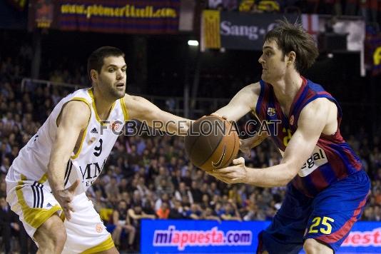 Lorbek, con Reyes. Foto: Miguel Ruiz/lex Caparrs - FCB