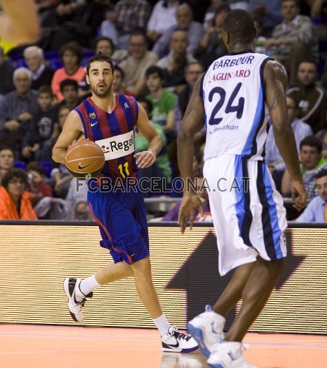 Navarro, ante Barbour. (Foto: lex Caparrs - FCB)