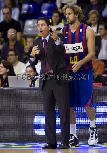Xavi Pascual, en su rea tcnica. (Foto: lex Caparrs - FCB)