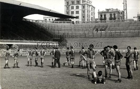 Plantilla del Bara de l'poca d'Helenio Herrera, en un entrenament al vell camp de Les Corts.