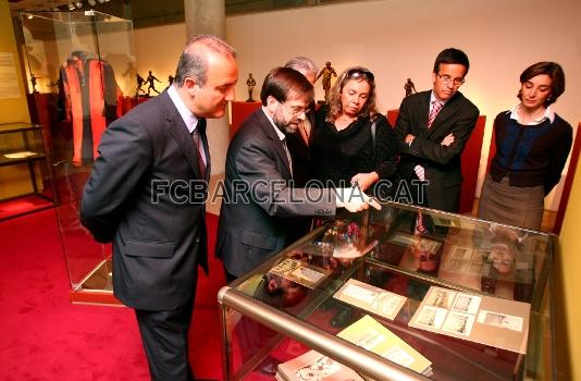 Un munt de fotografies de temtica esportiva formen tamb part d'aquesta collecci de records.