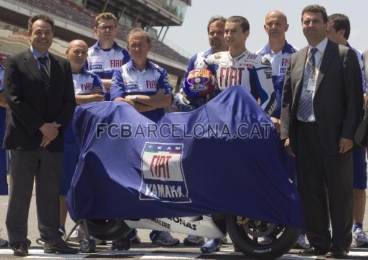 La moto del mallorqu porta lescut del Bara arreu.