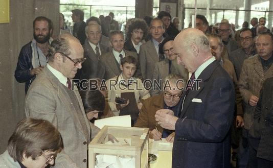 Casaus, a punto de votar.