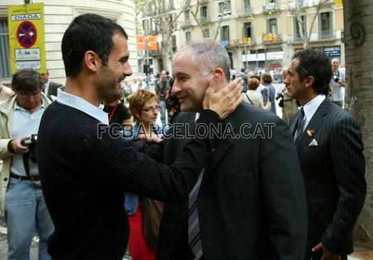 Saludo afectuoso entre Pep Guardiola y Marc Carmona.