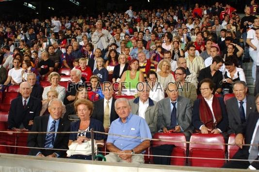 Els exjugadors no es van perdre el Bara-Sevilla (2-1). Foto: D.C.