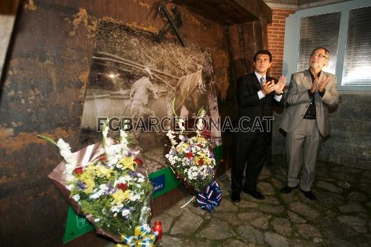 El president del Bara va dipositar una ofrena al monument a les vctimes de la mina de carb de San Jos de Turn.