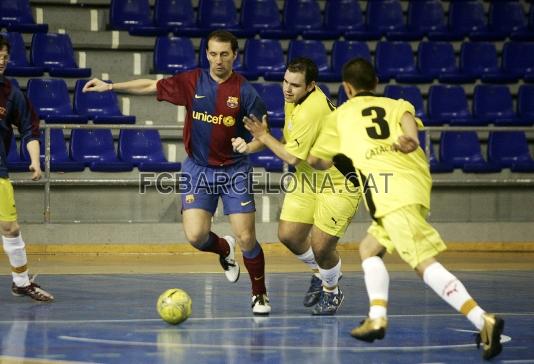 La primera de las actividades del Palau ha sido un partido de ftbol sala entre los veteranos del Bara y la seleccin Catalana Special Olympics-ACELL.