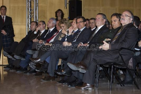 Molts representants poltics no es van voler perdre aquesta Festa de l'Esport Catal. Foto: lex Caparrs (FCB)