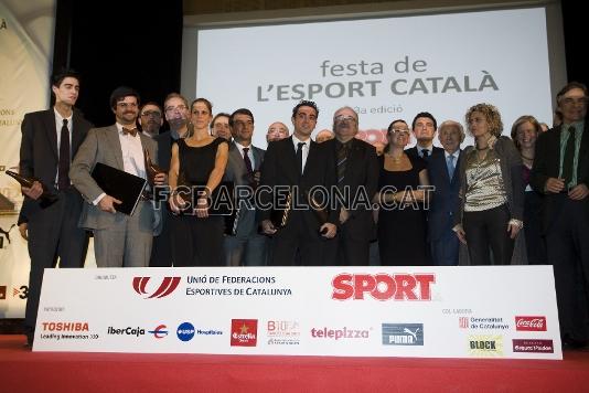 Foto de famlia dels premiats de la Festa de l'Esport Catal. Foto: lex Caparrs (FCB)