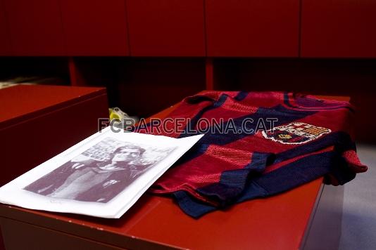 La camiseta pertenece al ex futbolista Josep Sastre. (Fotos: lex Caparrs)