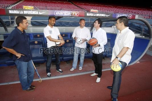 Van tenir l'oportunitat de posar-se al dia i fer-se bromes. (Foto: Miguel Ruiz - FCB)