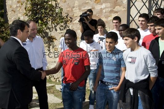 El president saluda els residents de la Masia