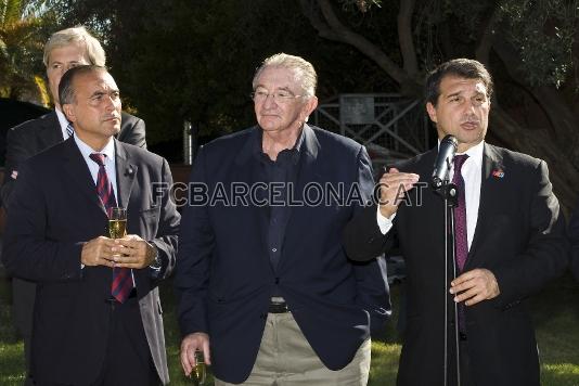 Discurs del president Laporta, acompanyat de Montal, Yuste i Cubells.