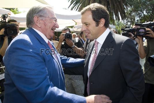 Agust Montal saluda Sandro Rosell. Foto: lex Caparrs/Miguel Ruiz-FCB.