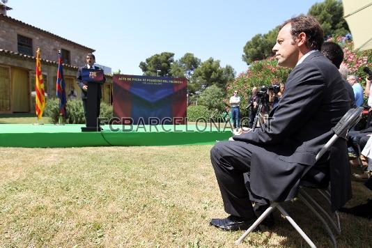 Rosell, a l'acte de presa de possessi, mentre Joan Laporta s'acomiadava. Fotos: lex Caparrs / Miguel Ruiz (FCB)