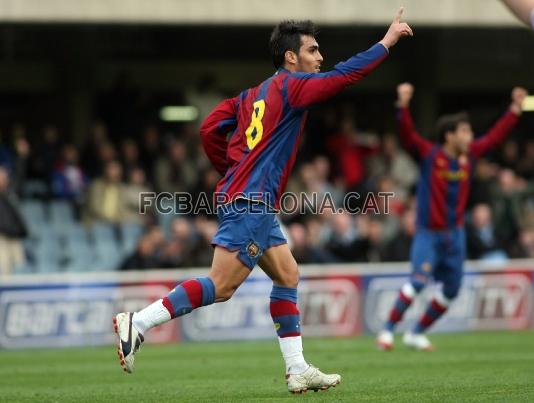 Dimas celebrando el primer gol de Bara B.