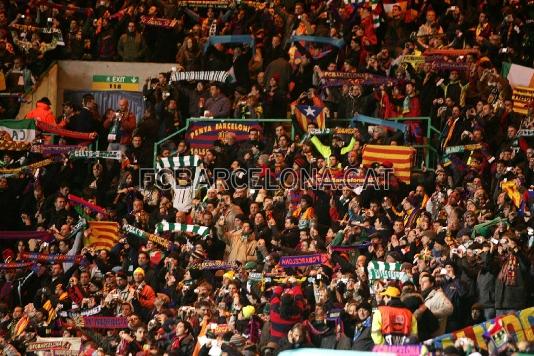 Casi 2.000 aficionados del Bara llenaron las gradas del Celtic Park.