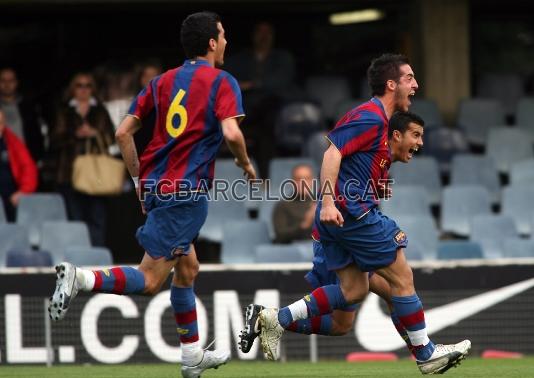 L'equip celebrant el gol de Pedrito.