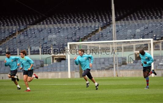 Els defenses Mrquez, Puyol, Milito i Thuram.