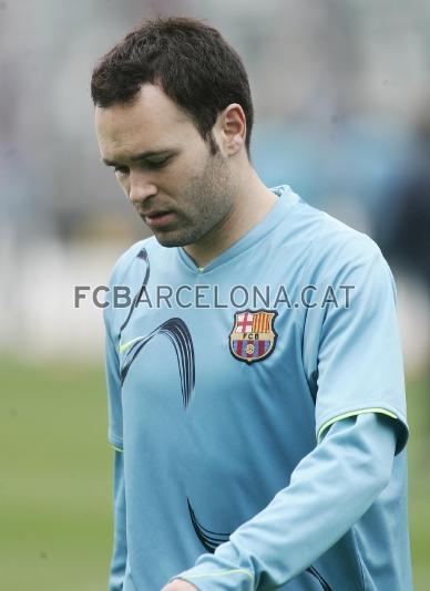 Iniesta volvi ante el Espanyol tras su pinzamiento.