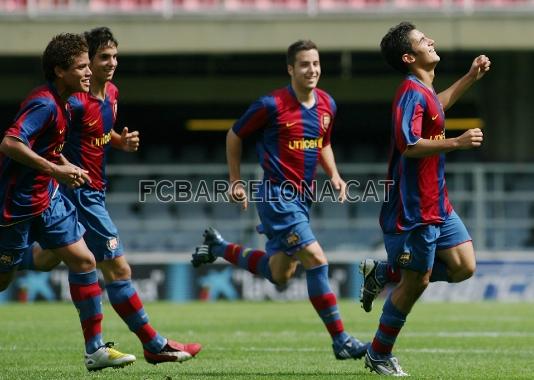 Iago celebra l'1-0.