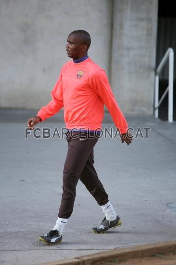 Samuel Eto'o, que no jug contra el Atltico, a punto de entrenarse.