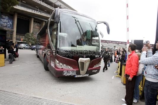 El autocar del primer equipo, rumbo al hotel La Florida, donde permanecer hasta la hora de volver al estadio.