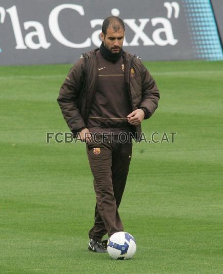 Guardiola, pensativo.