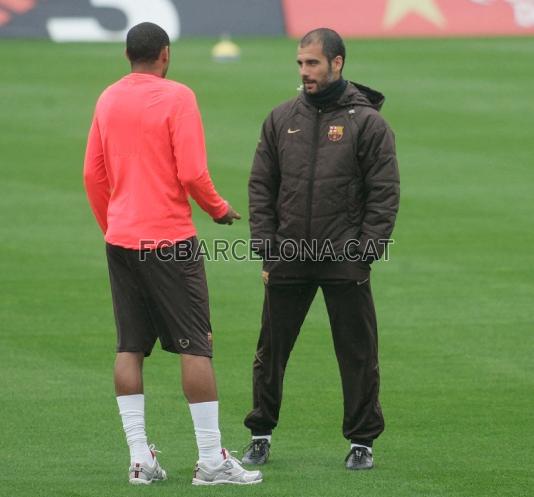 Guardiola i Henry, parlant.