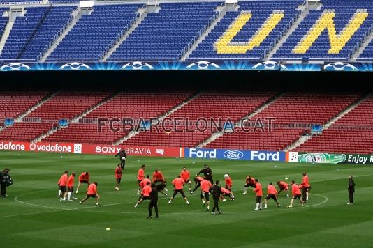 El primer equip de futbol s'ha exercitat a les 11 del mat al Camp Nou.