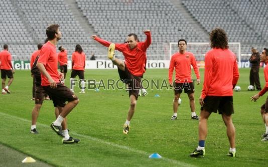 Una acrobacia de Iniesta.