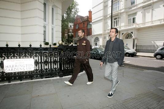 Guardiola, amb Manel Estiarte, ha sortit a estirar les cames.