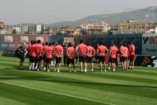 Crculo del equipo antes que empiece el entrenamiento.