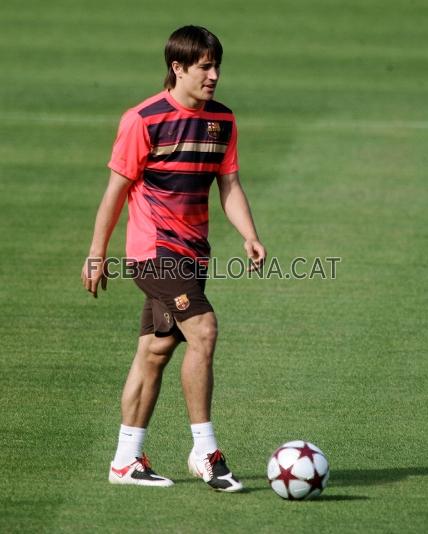 Bojan, amb la pilota de la final de la Champions.