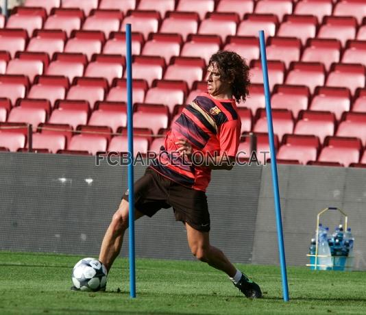 Puyol, realizando unos ejercicios.