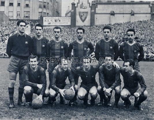 De peu: Ramallets, Segarra, Brugu, Seguer, Bosch i Flotats. Agenollats: Hanke, Csar, Basora, Moreno i Manchn. Tots ells, campions de Copa de la temporada 1952/53.