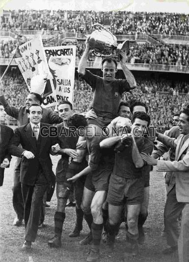 Csar, con la Copa de la temporada del ao 1951, la dcima de la historia del club.