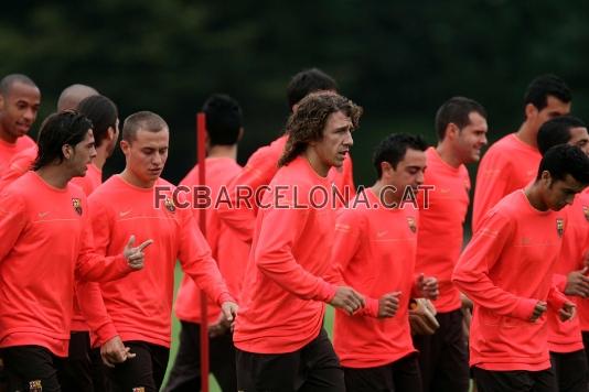 El primer entrenament, que sha endarrerit una hora perqu els jugadors poguessin descansar ms, s'ha basat en la recuperaci muscular.