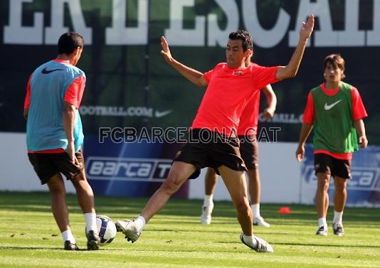 La actividad de este sbado por la maana ha sido intensa. El primer equipo se ha entrenado en el campo de La Masia.