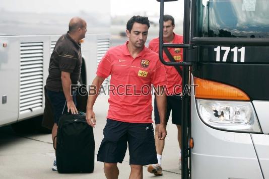 Xavi i Jorquera, pujant a l'autocar que els transportaria a l'hotel de concentraci.