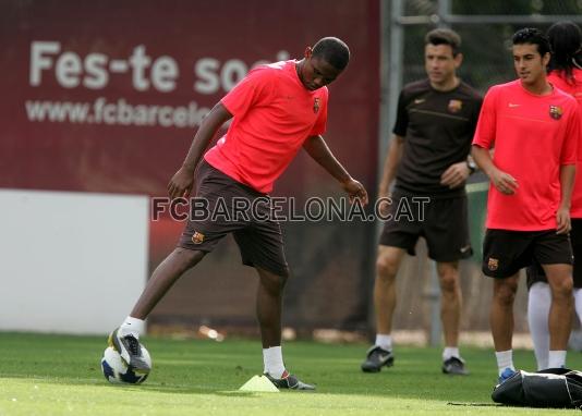 Eto'o, jugando con un baln.