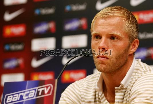 Gudjohnsen, en la rueda de prensa posterior al entrenamiento.