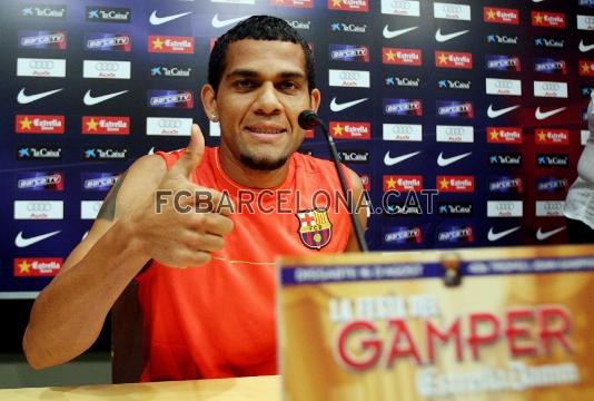 Alves tambin ha hablado ante los medios.