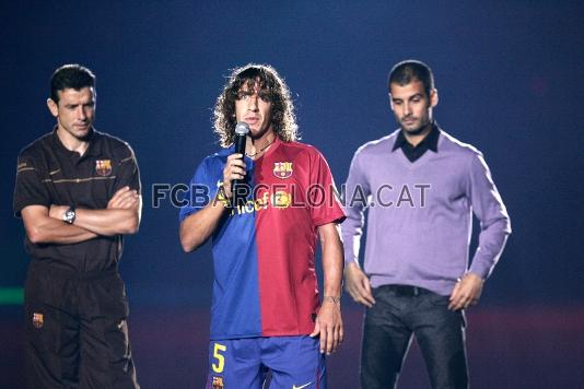 Puyol y Guardiola han saludado a la afici en este inicio de temporada.